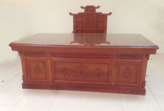 Bàn Giám Đốc 01