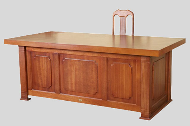 Bàn Giám Đốc 05